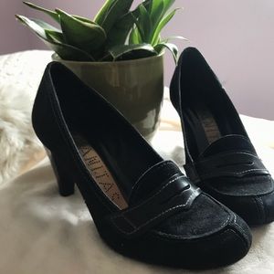 Hispanita Black Suede Heeled Loafers